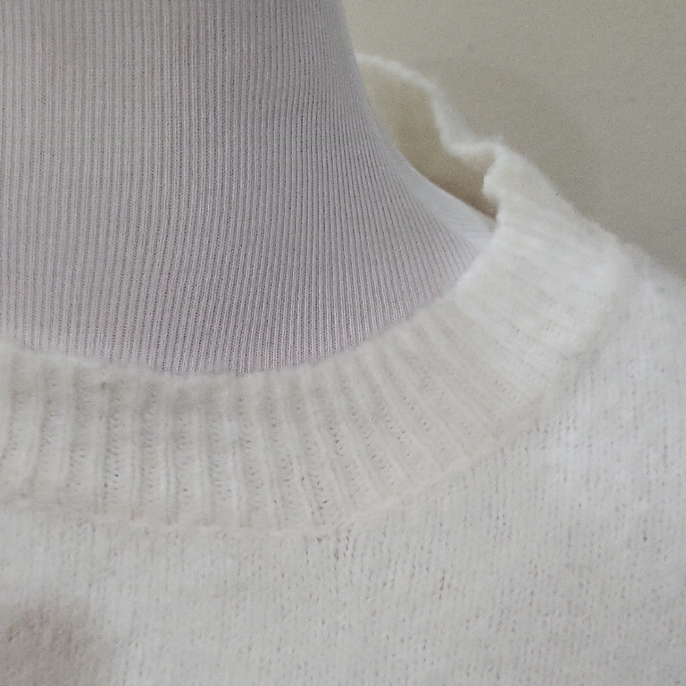 Off White Knit Sweater Showing TEDDY BEAR with Bow design. - Picture 11 of 13